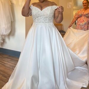 Ballgown Wedding Dress! Essence of Australia D3565